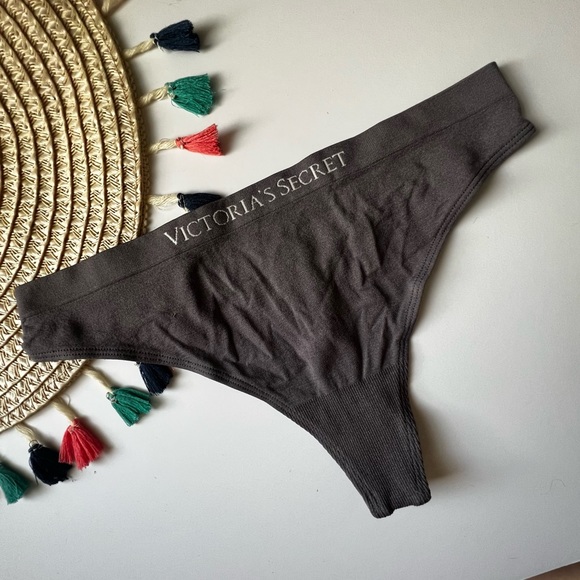 Victoria's Secret Seamless Textured Thong Panty Gray Medium NEW - Picture 5 of 6